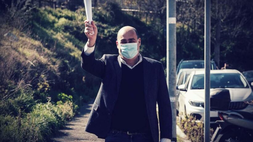 Mascherine e camici con licenze false: tre arresti. C’è un finanziatore di Renzi
