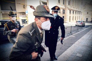 Figliuolo vuole cambiare marcia: «Stanno arrivando 7 milioni di dosi»
