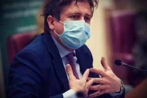Il governo si divide sui nuovi divieti. Salvini e Sileri alleati contro il lockdown