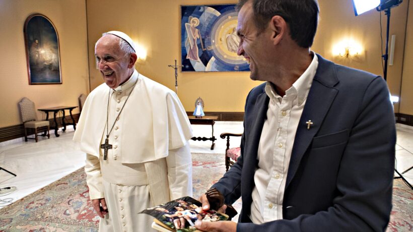 Il Papa in prima serata sfida Maria (De Filippi)