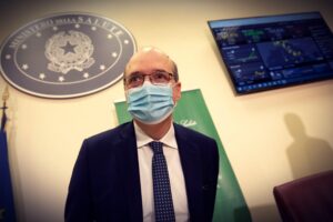 Disastri e ombre sulla riconferma. Tocca alle Regioni fermare Magrini