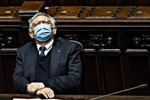 Bocciate pure, ma riaprite le aule