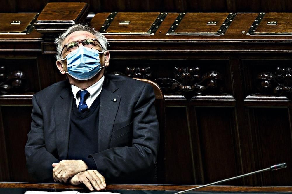 Bocciate pure, ma riaprite le aule