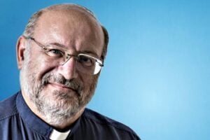 La lotta di don Di Noto, il prete che salva i bambini dagli orchi
