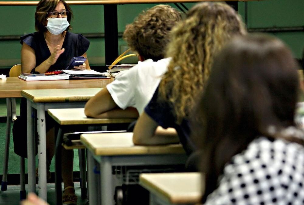 Per sanitari, professori e fragili il green pass scadrà già in estate