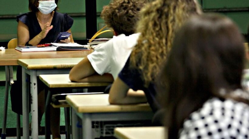 Per sanitari, professori e fragili il green pass scadrà già in estate