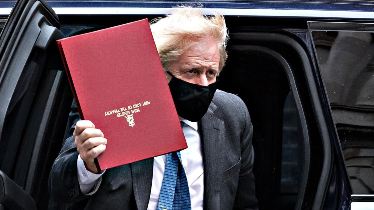 Johnson trionfa con Brexit e vaccini ma lo indagano per i lavori in casa