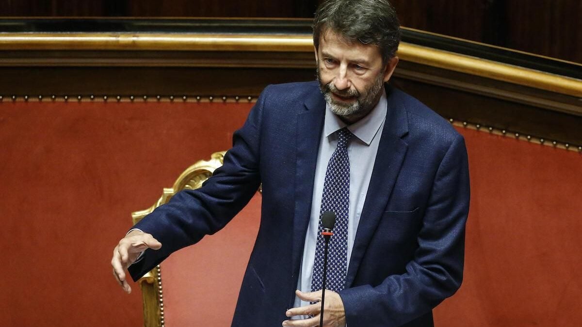 Franceschini a caccia di soldi per lo staff. Stavolta a frenarlo è proprio il governo