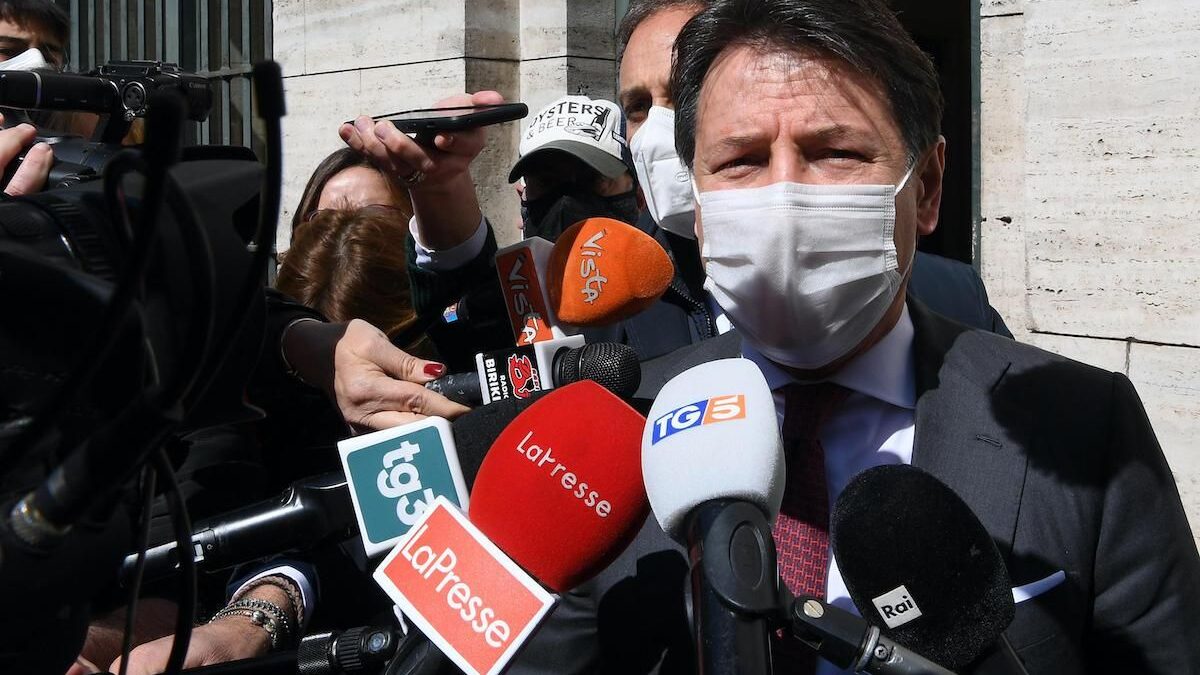 Gli uomini di Conte hanno l’obbligo di chiarire con gli italiani