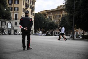 Ancora caccia ai runner, intanto è pieno di abusivi del reddito di cittadinanza
