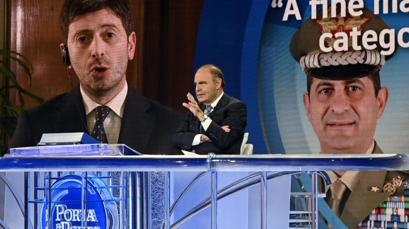Finalmente Speranza traballa. Ma sul piano pandemico prova a fare lo scaricabarile