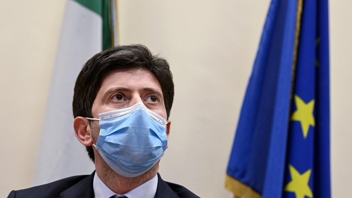 Cure domiciliari, la messinscena di Speranza