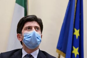Cure domiciliari, la messinscena di Speranza