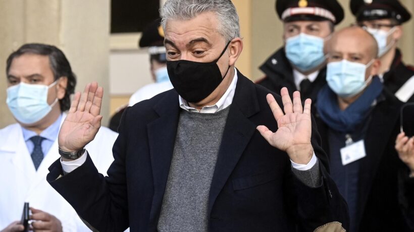 Arcuri nega di sapere di essere indagato. Però chiedeva lumi alla Procura di Roma