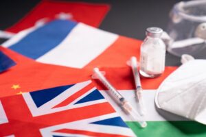 I vaccini fantasma. Perché dobbiamo sempre dipendere dalle aziende che producono all’estero