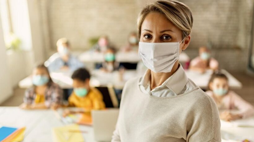 Per sanitari, professori e fragili il green pass scadrà già in estate