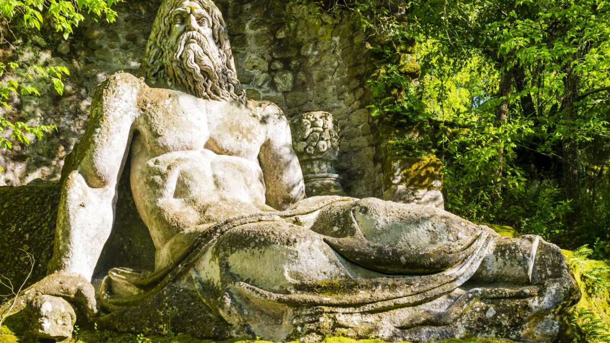 Appena fuori Viterbo c’è una foresta di mostri mai visti