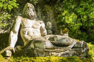 Appena fuori Viterbo c’è una foresta di mostri mai visti