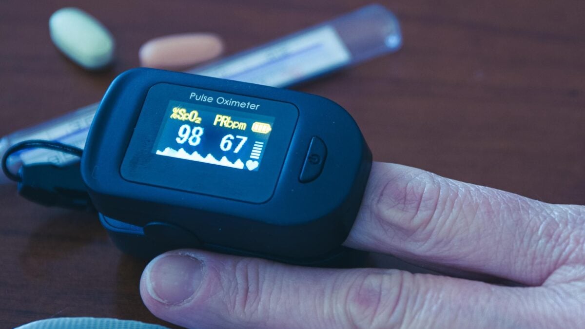 Niente clorochina né antibiotici a casa. Medici condannati alla «vigile attesa»