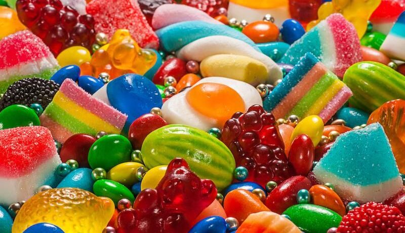 Una caramella tira l’altra. Gli italiani, a testa, ne mangiano 1,7 chili l’anno