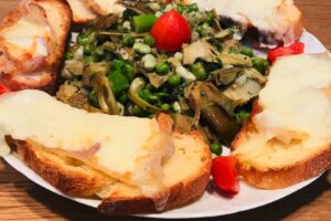 Cuciniamo insieme: la nostra vignarola con crostoni golosi