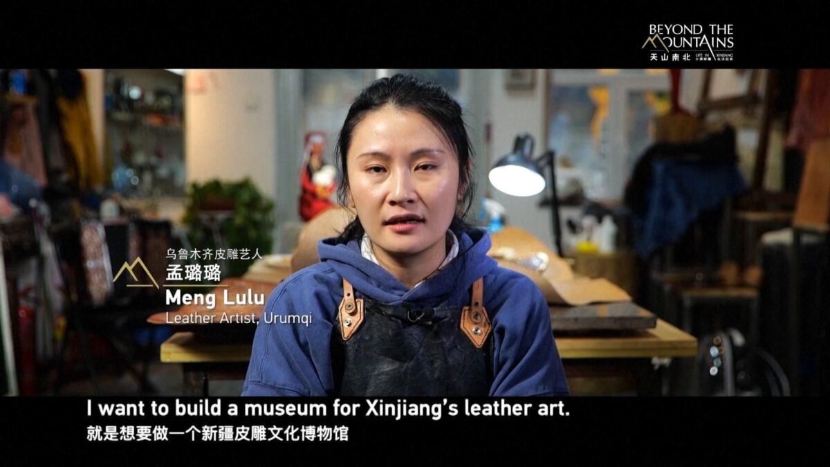 Il documentario di Cctv dallo Xinjiang – L’artista della pelletteria