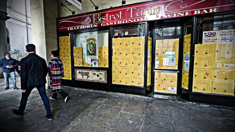 Ristoratori costretti a buttare il cibo. La Pasqua blindata costa 1,7 miliardi