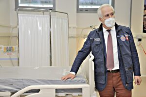 Giani prova a scaricare le sue colpe per i ritardi con fragili e settantenni