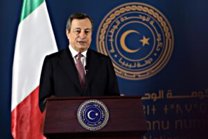 Draghi loda la Guardia costiera libica, cancella Conte e spacca la sinistra
