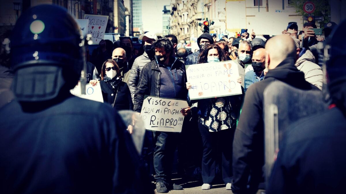 La disperazione scende in piazza