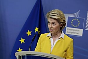 Schiaffo francese all’austerità europea. «Deficit sotto il 3% solamente dal 2027»