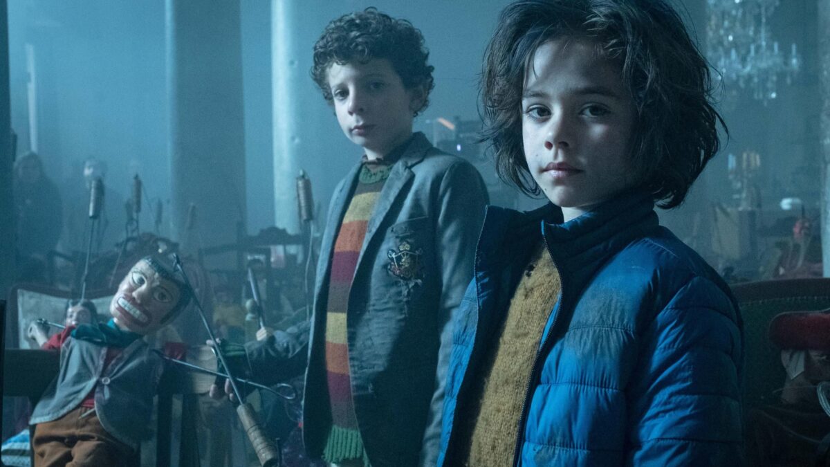 La serie che sfida l’overdose di Covid in tv