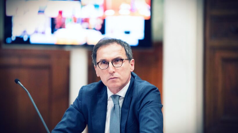 Il Pd prova a imporre le calende dem. «Aprire dopo il vaccino agli over 60»