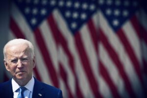 Migranti, lo strano appalto di Biden