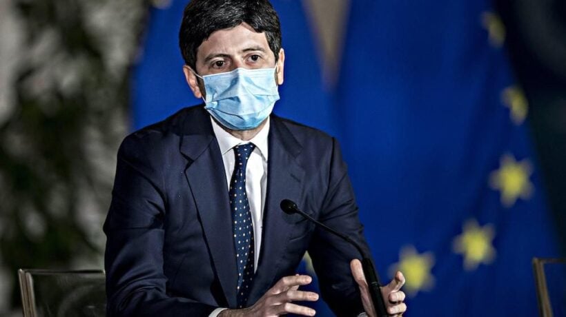 Speranza è isolato ma la paura della crisi lo sta tenendo a galla