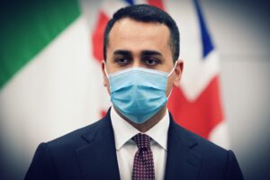 Dopo aver cancellato la povertà Di Maio ora abolisce anche la guerra