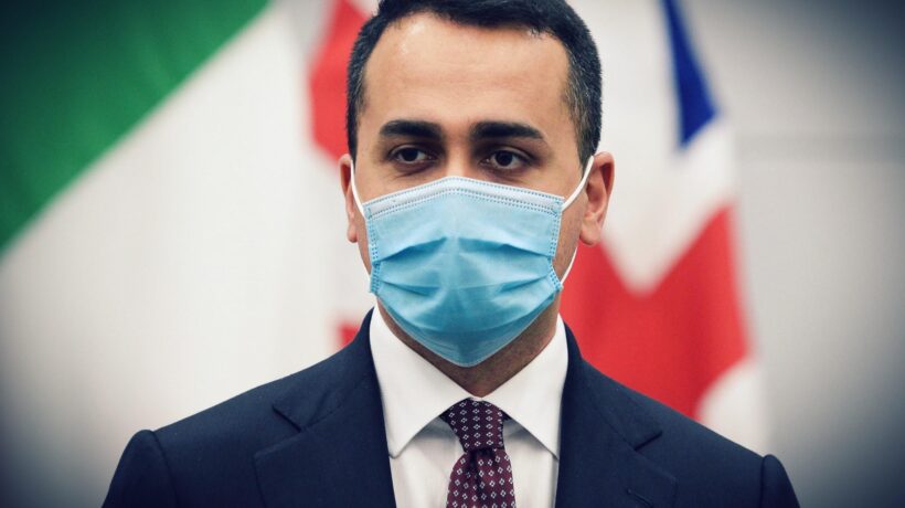Dopo aver cancellato la povertà Di Maio ora abolisce anche la guerra