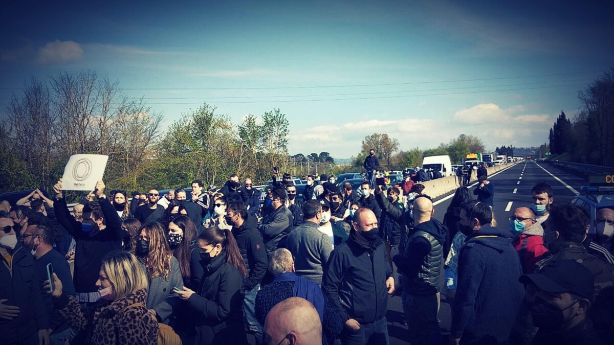 I ristoratori estenuati paralizzano l’Italia