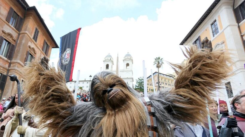 Oggi è il giorno di Guerre Stellari. E la «Forza», bloccata dal Covid, si celebra online