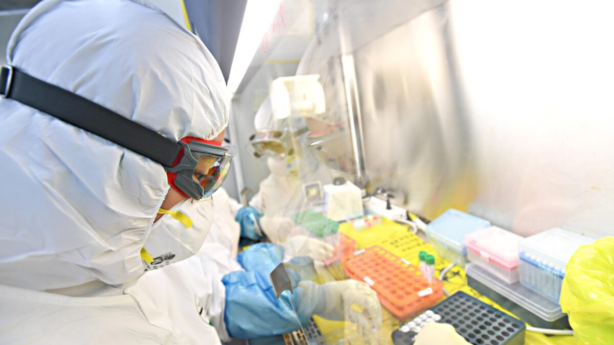 La Francia non molla su Wuhan: «Possibili errori in laboratorio. Noi tagliati fuori»