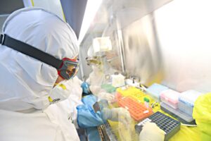 La Francia non molla su Wuhan: «Possibili errori in laboratorio. Noi tagliati fuori»