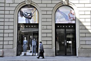 Maggioranza in pressing sull’esecutivo per riaprire. La Lega ora canta vittoria