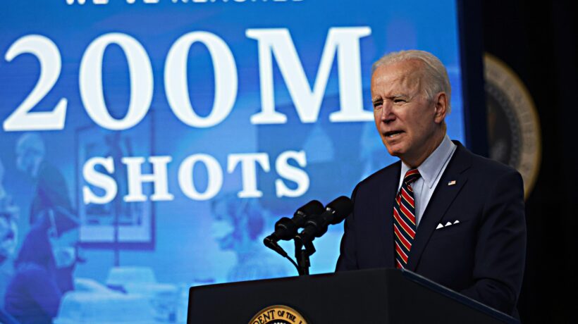 Biden inizia una lunga guerra contro i brevetti dei vaccini. Ma la strada non è in discesa