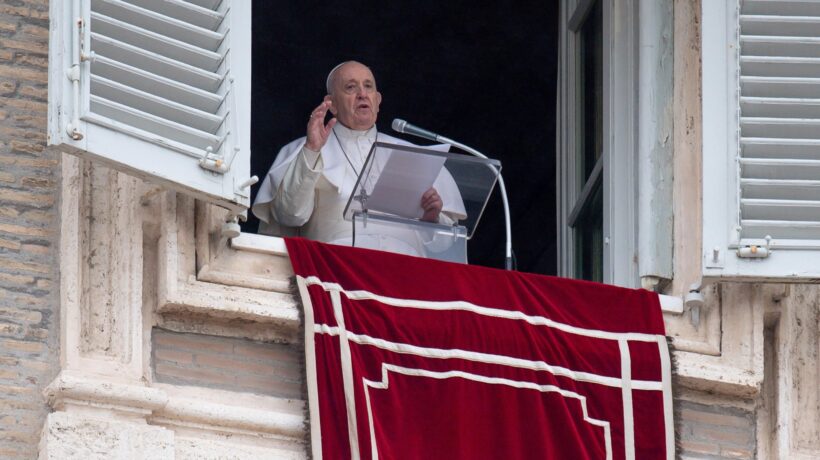La Chiesa verso il «sinodo dei sinodi». Bergoglio tiene sulla corda i vescovi