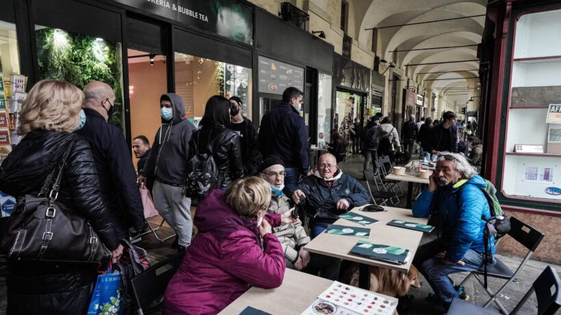 Zona bianca con meno restrizioni. Via il green pass per le cerimonie