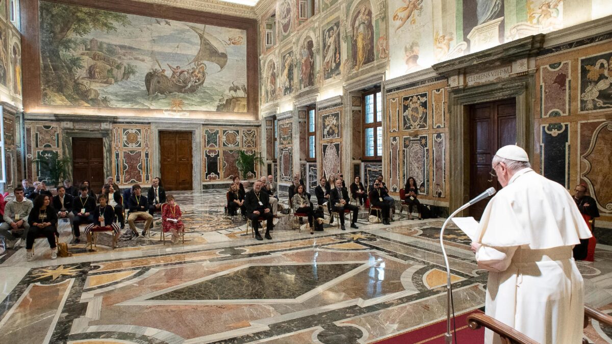 Il Papa parla di destra e sinistra.  Ma contano solo i valori cristiani