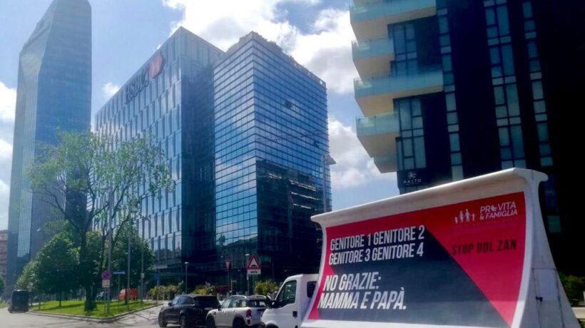 Manifestazione Ddl Zan, Pro Vita e Famiglia: «Camion vela a Milano in nome della libertà»