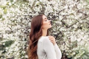 Evviva i capelli al vento ma prima di scioglierli ecco le regole da seguire