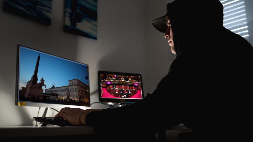 In tre mesi «hackerati» 50 parlamentari