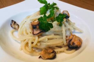 Cuciniamo insieme: spaghetti cacio, pepe e cozze